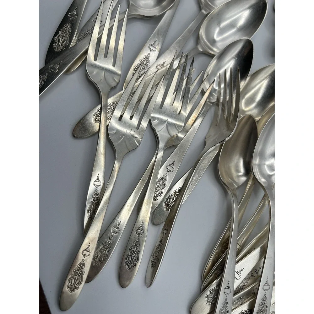 64 Pc ONEIDA BIRD of PARADISE COMMUNITY PLATE 1923 SILVERWARE Forks Knives Spoon